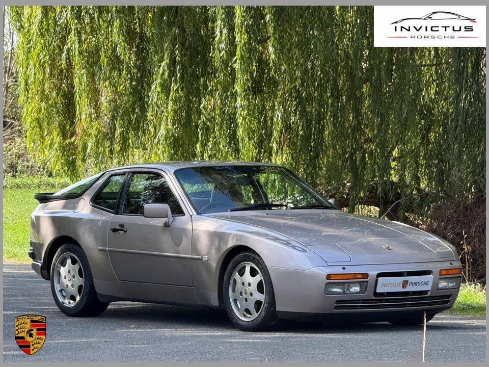 Porsche 944
