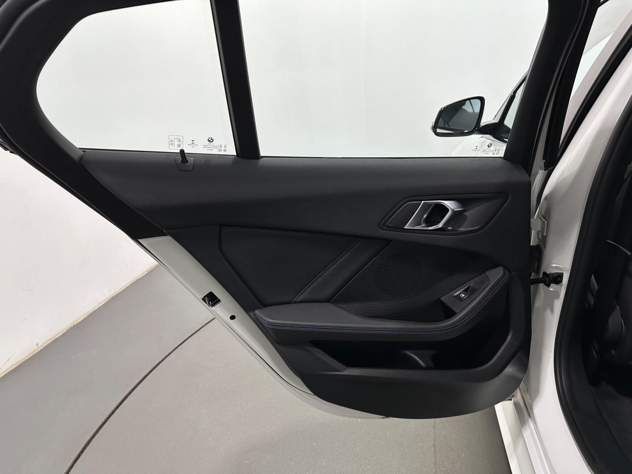 BMW 1 Series view 40