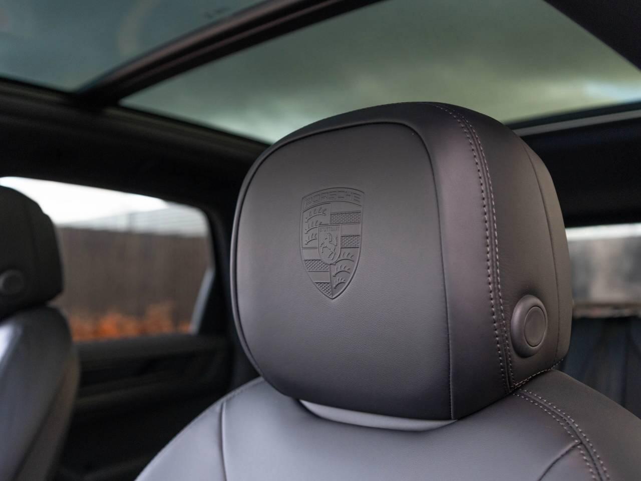 Porsche Cayenne view 35