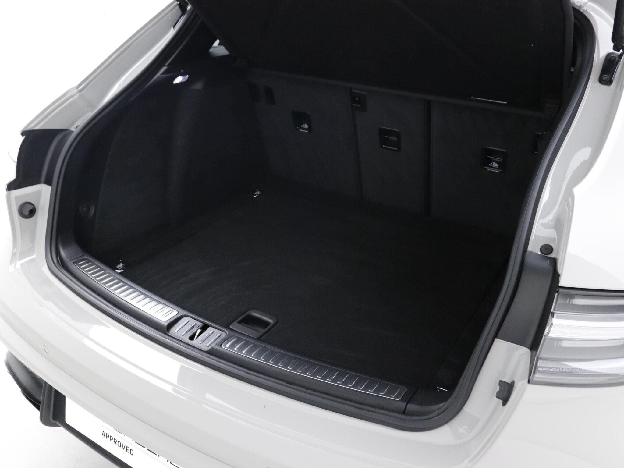 Porsche Macan view 19