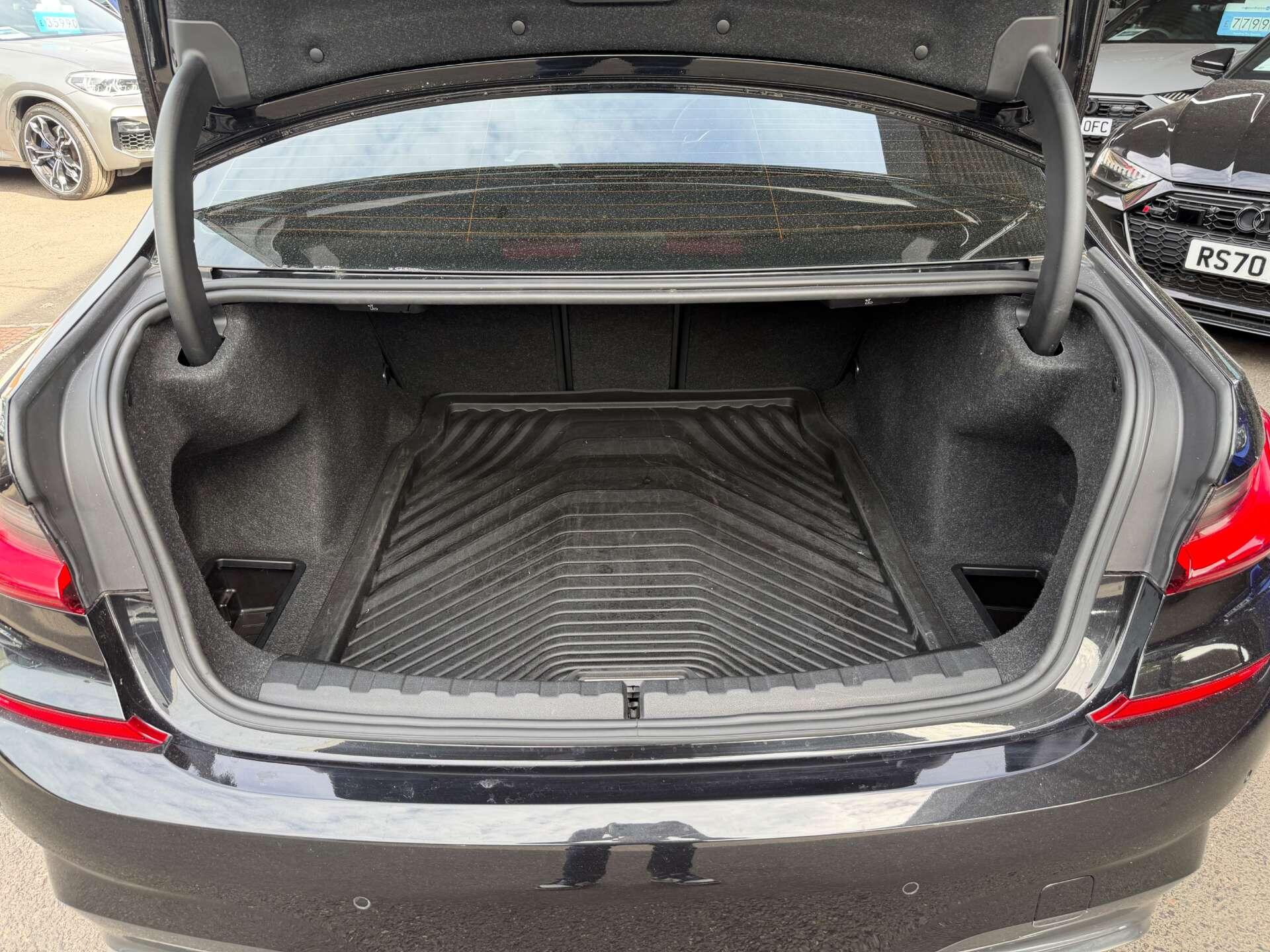 BMW 3 Series view 15