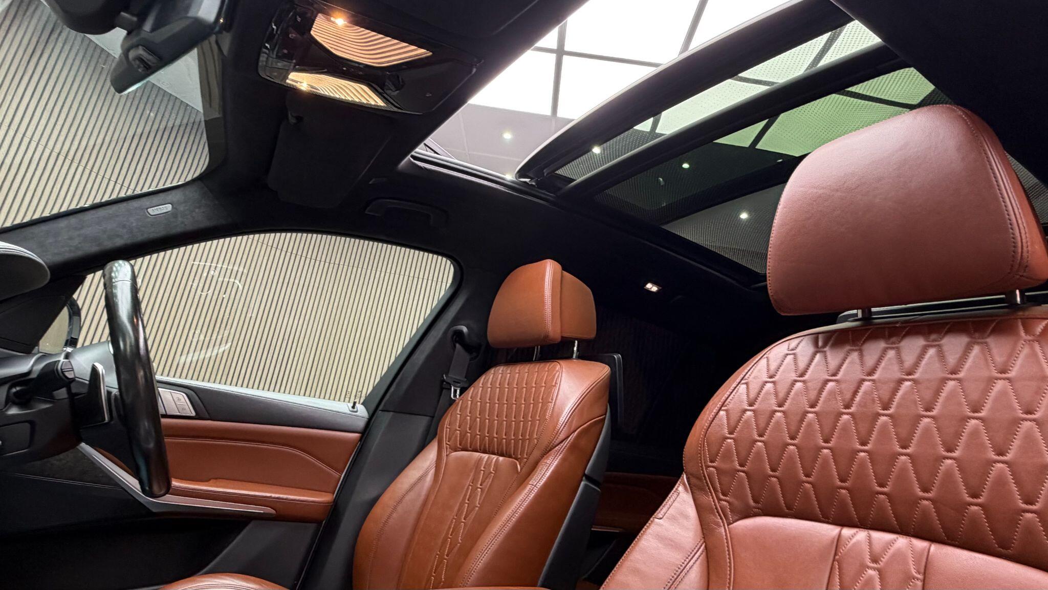 BMW X7 view 12
