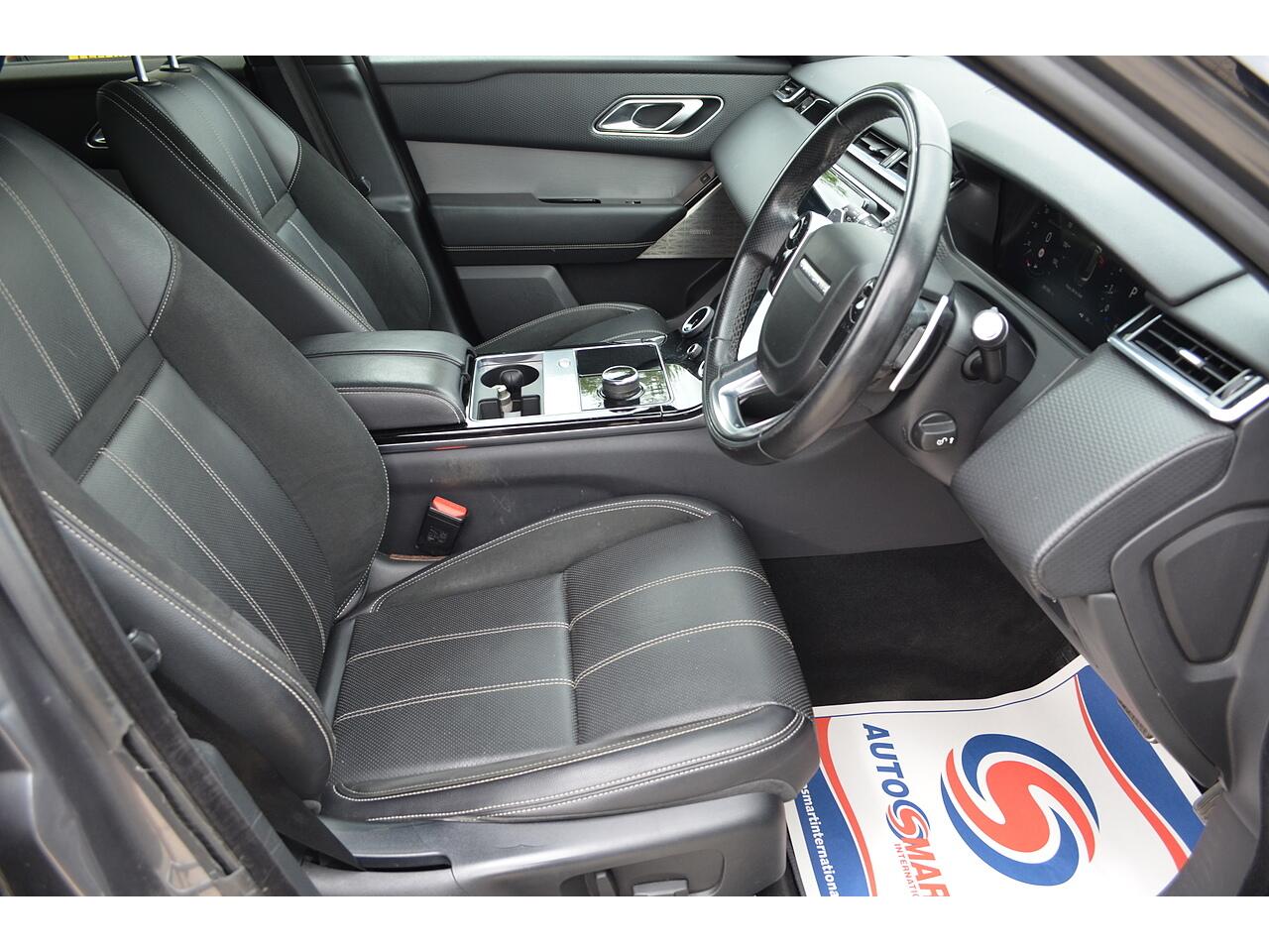Land Rover Range Rover Velar view 13