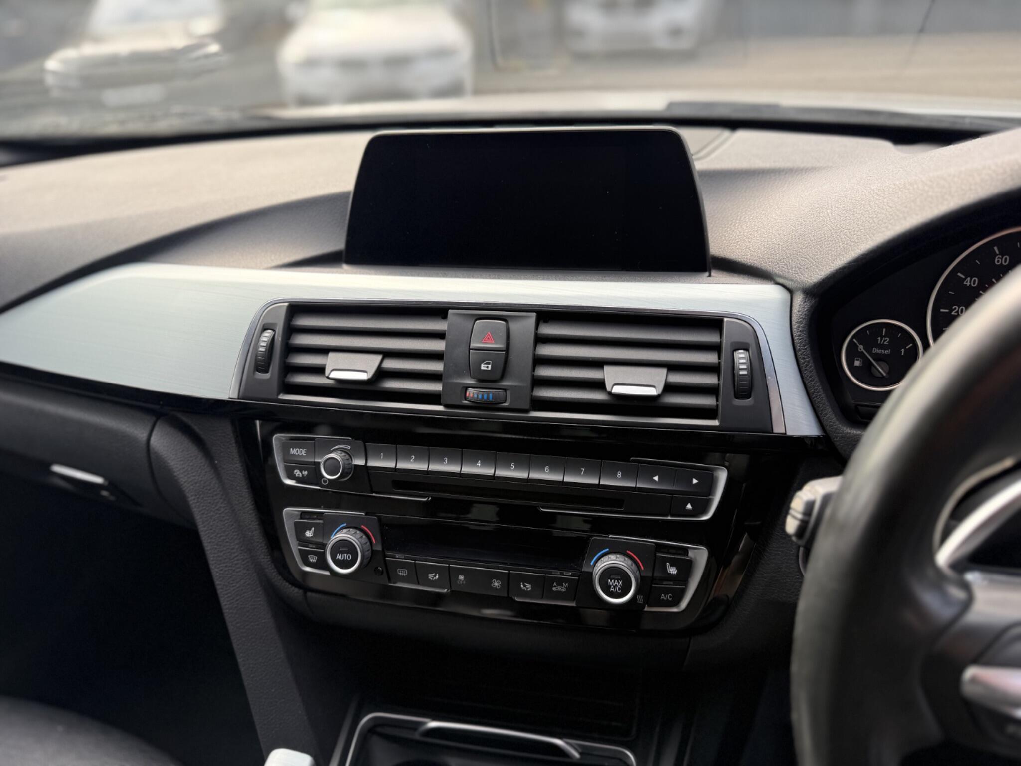 BMW 3 Series view 24