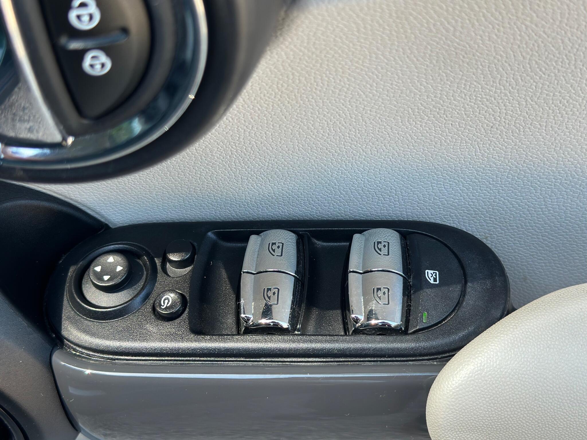 MINI Hatch view 59