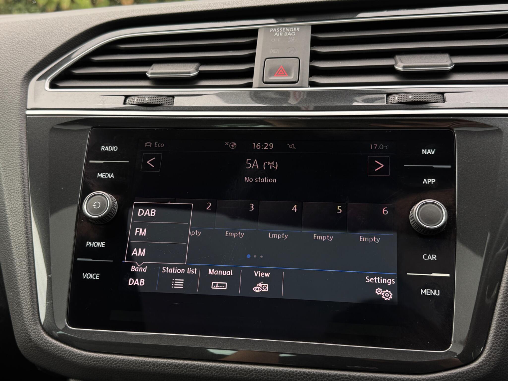 Volkswagen Tiguan view 45