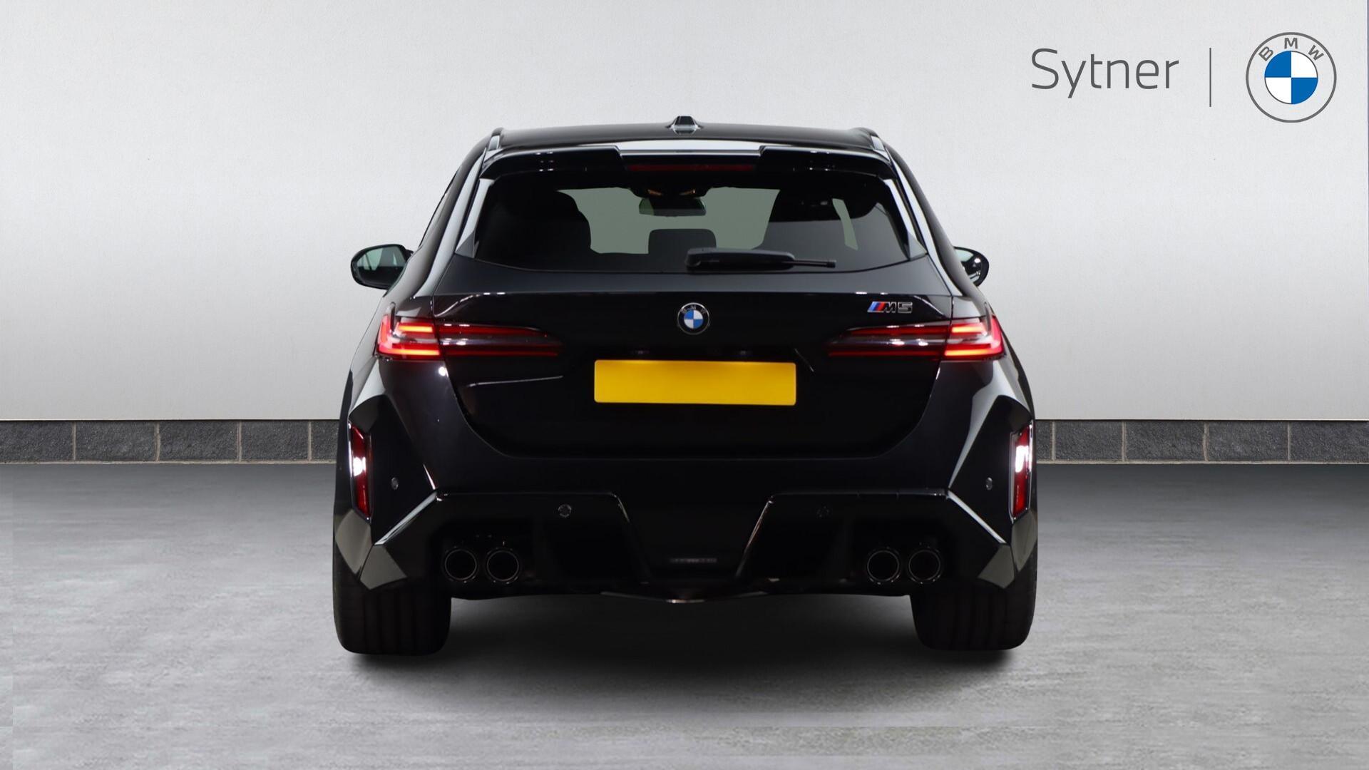 BMW M5 view 4