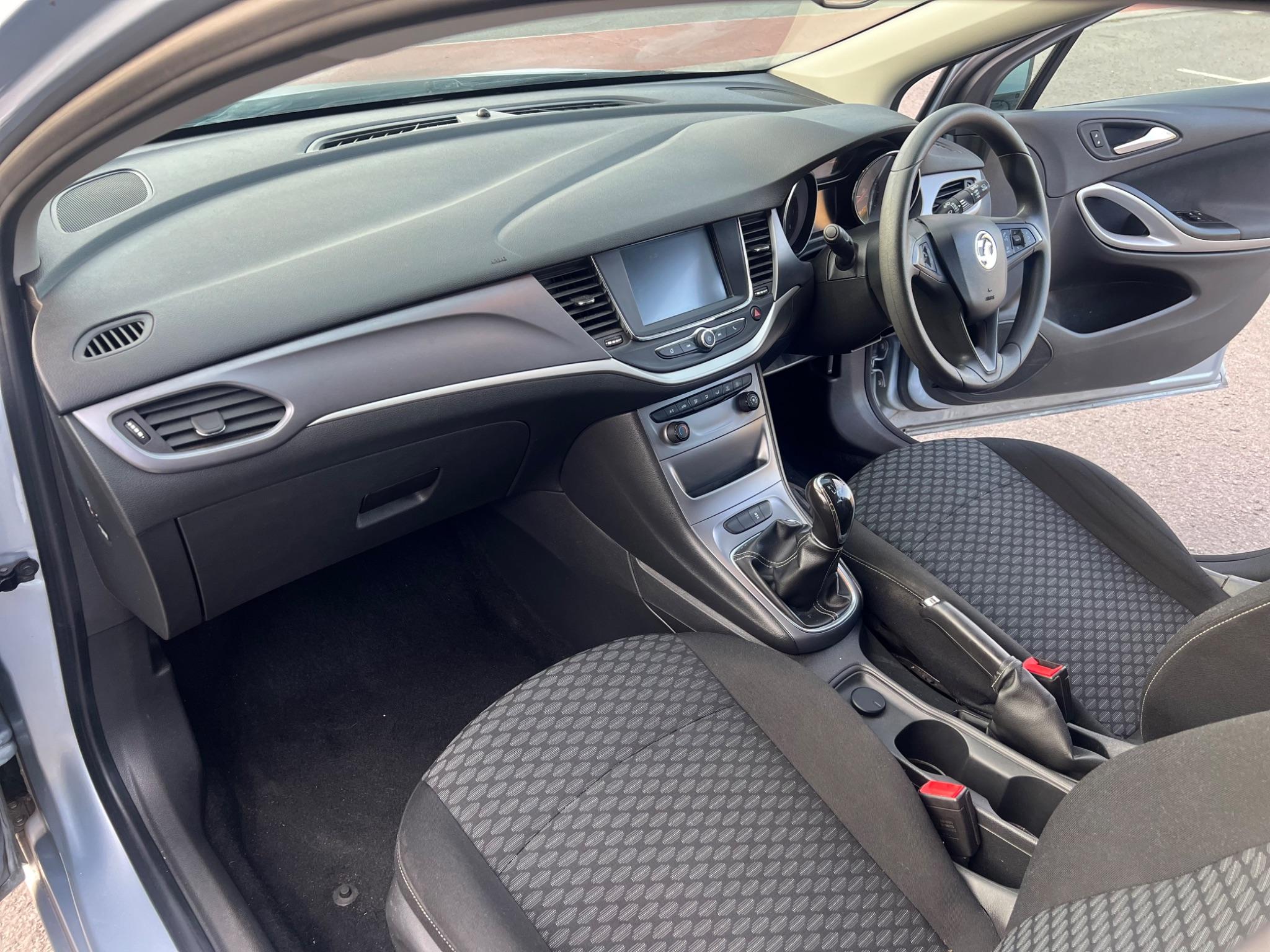 2017 Vauxhall Astra 1.4i Design Euro 6 5dr • 48,900 miles image 12