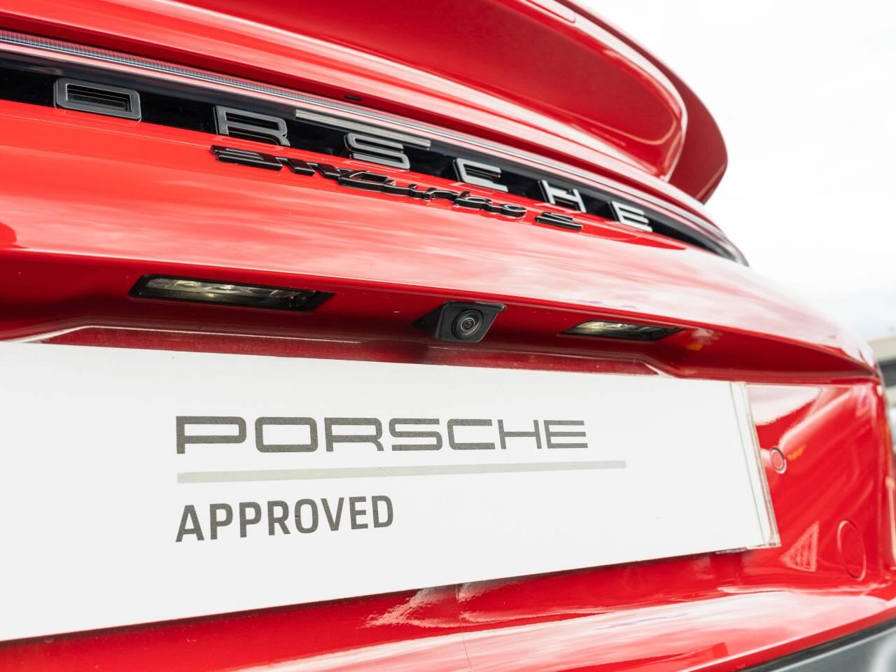 Porsche 911 view 11