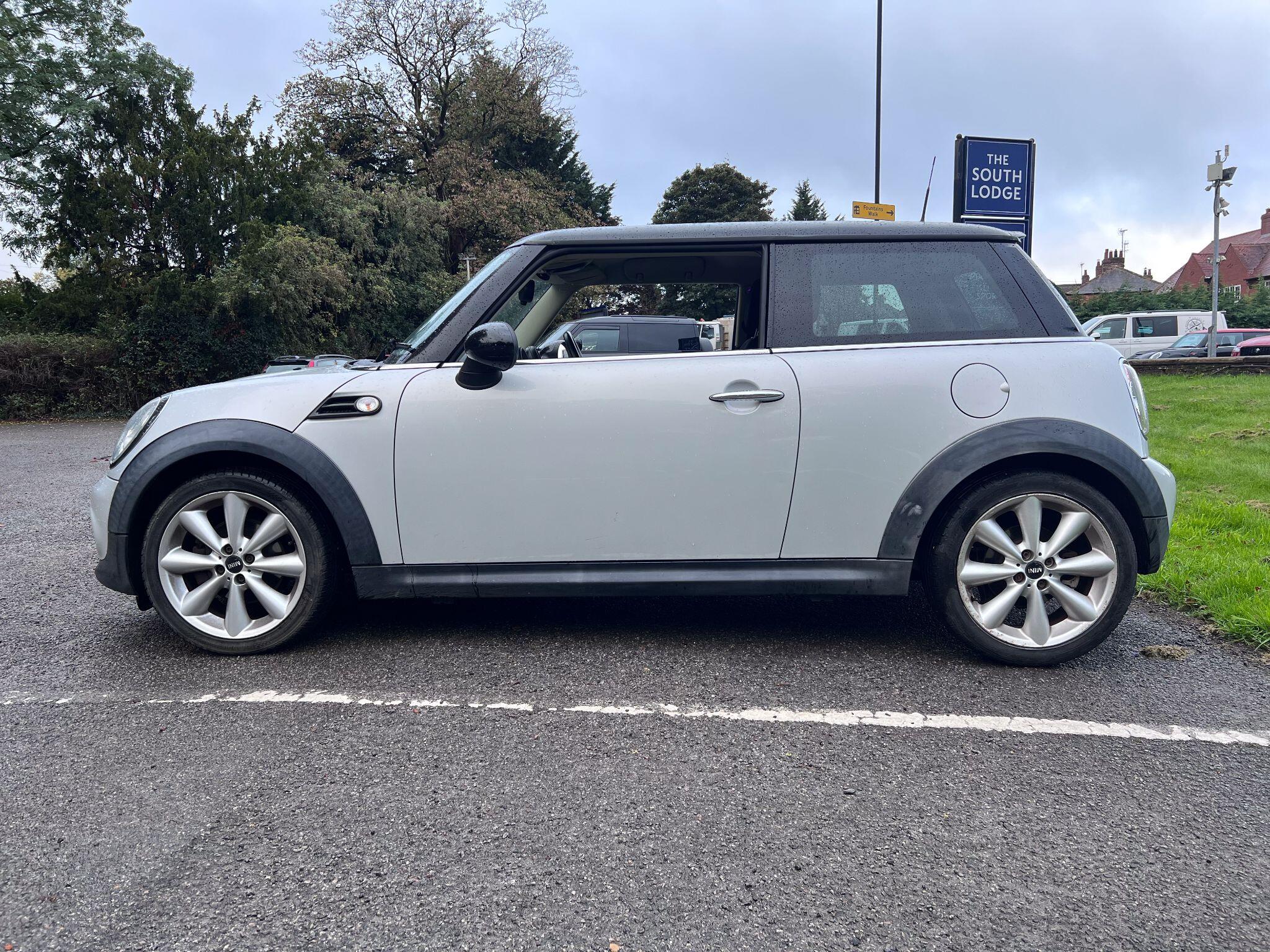 MINI Hatch view 4