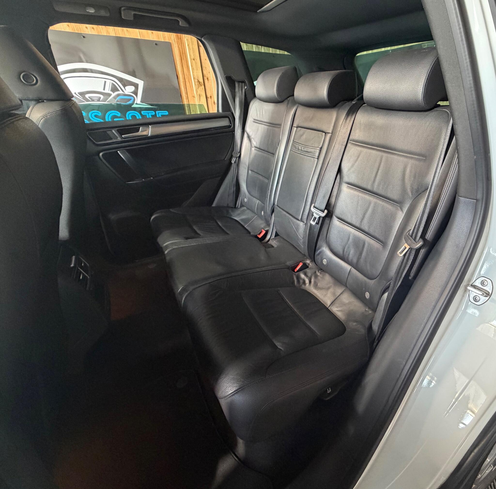 Volkswagen Touareg view 28