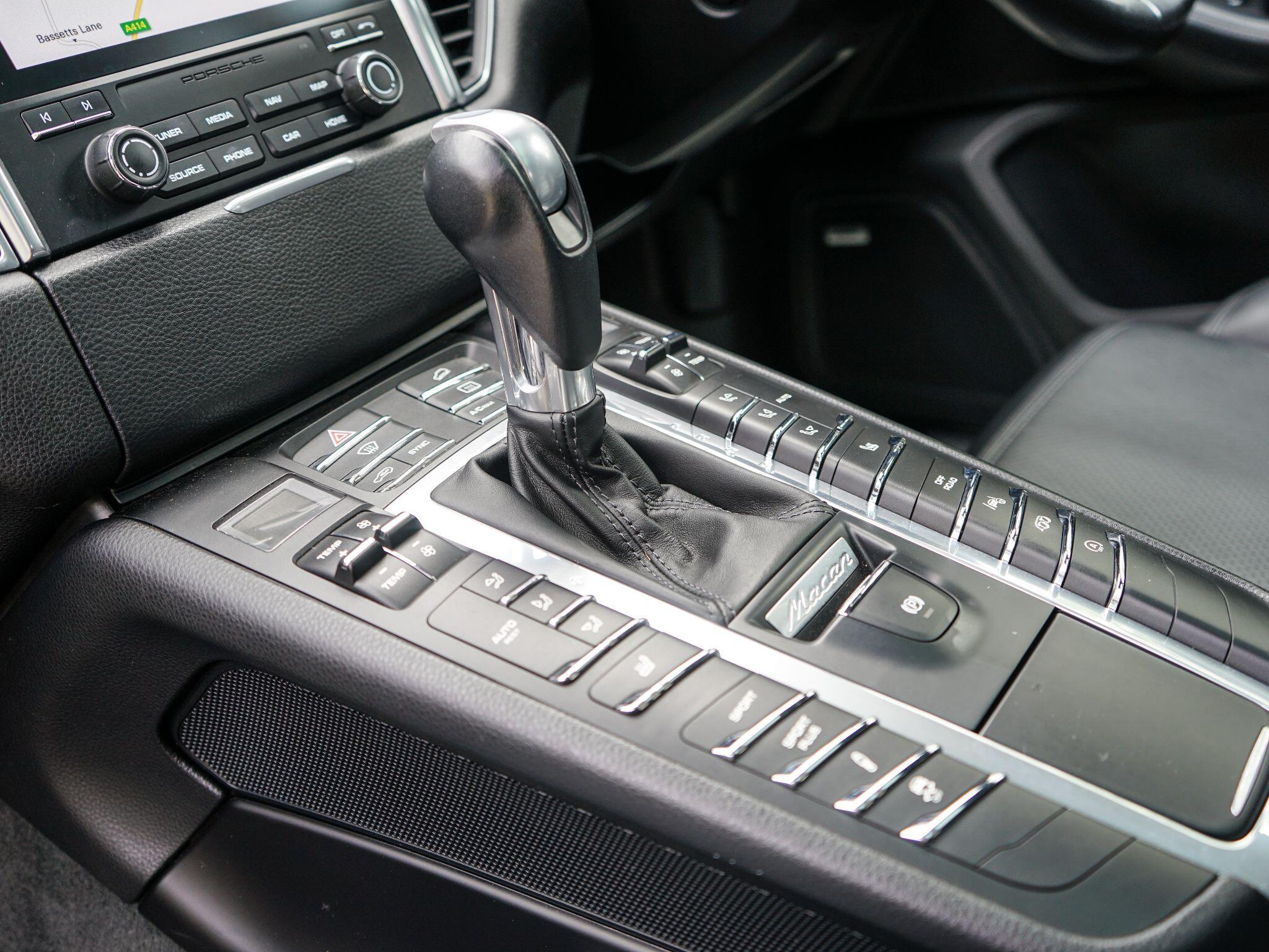 Porsche Macan view 18