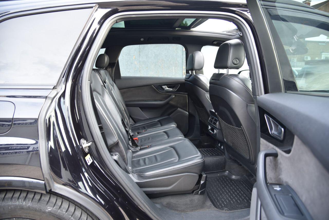 Audi Q7 view 27