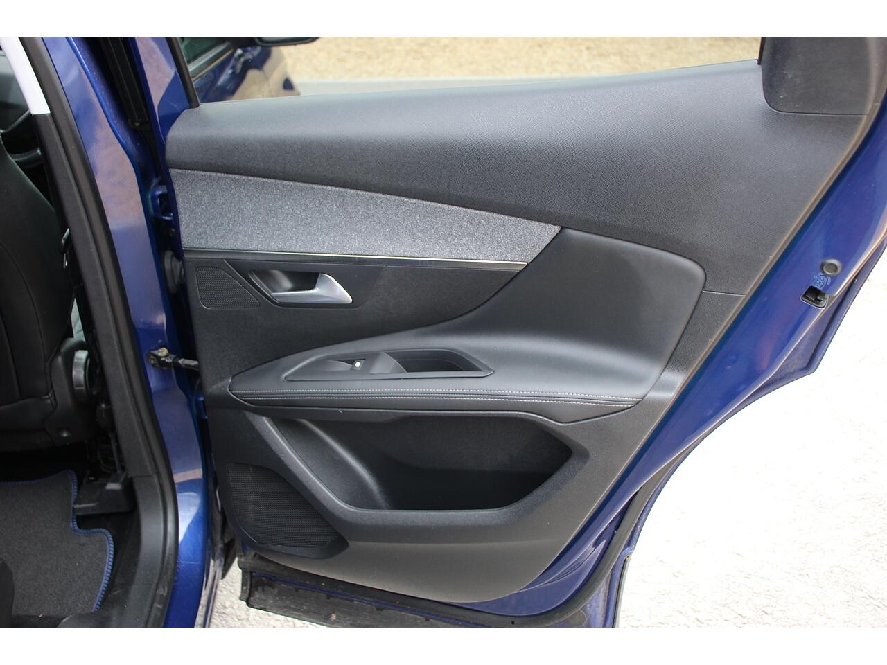Peugeot 3008 view 34