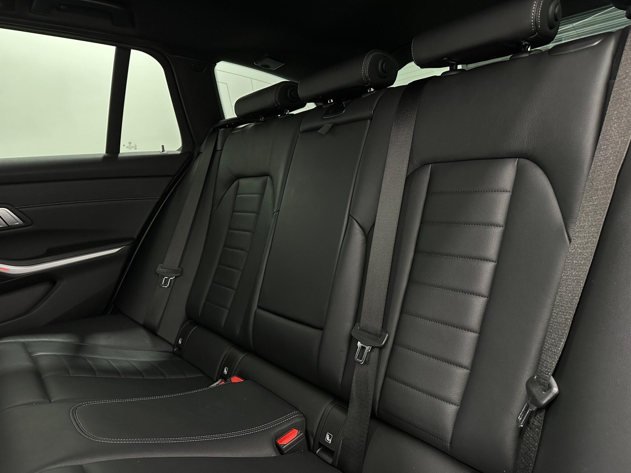 BMW 3 Series view 40