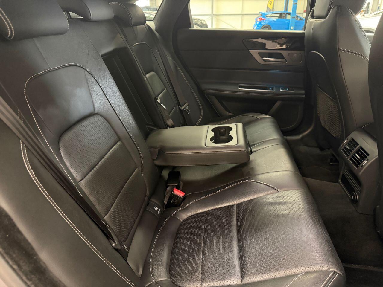 Jaguar XF view 15