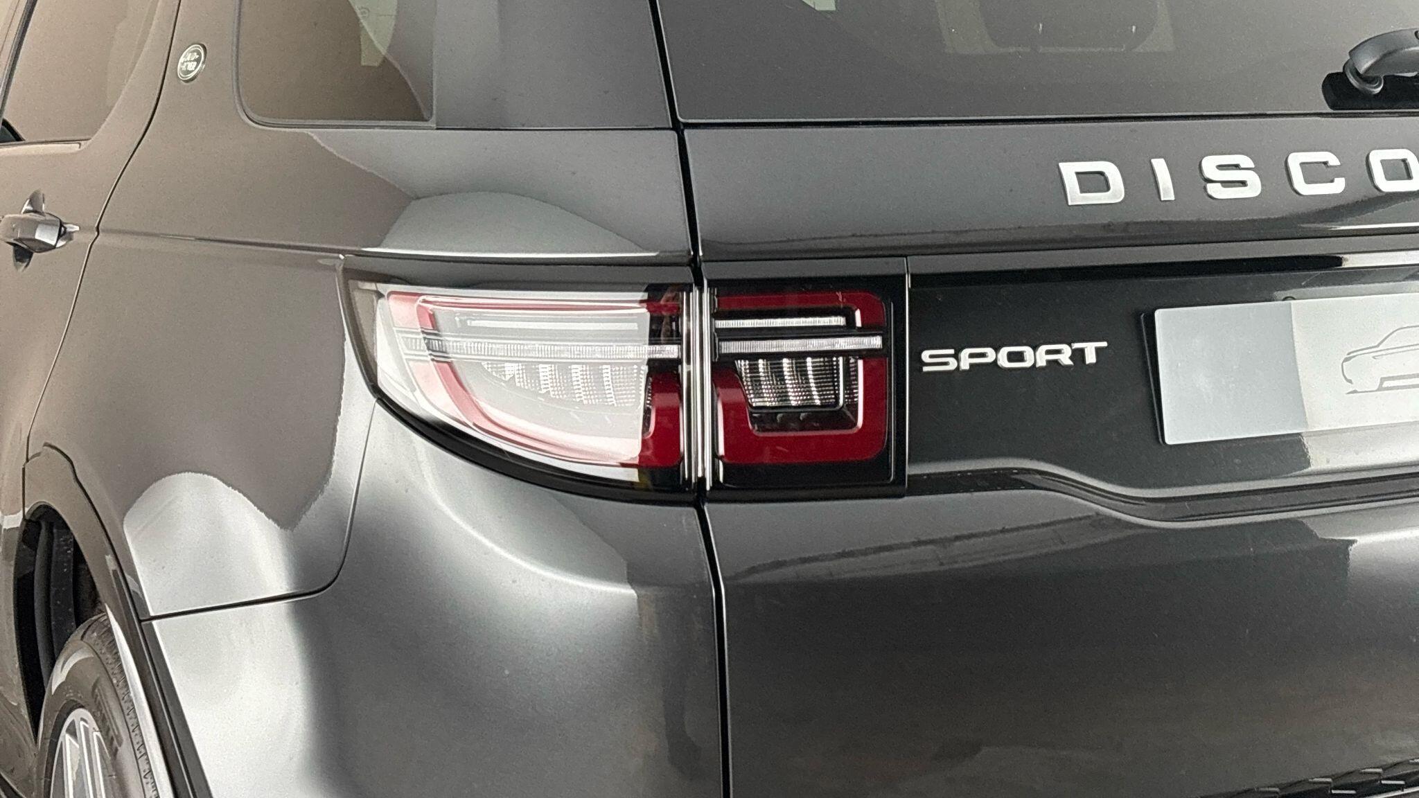 Land Rover Discovery Sport view 19