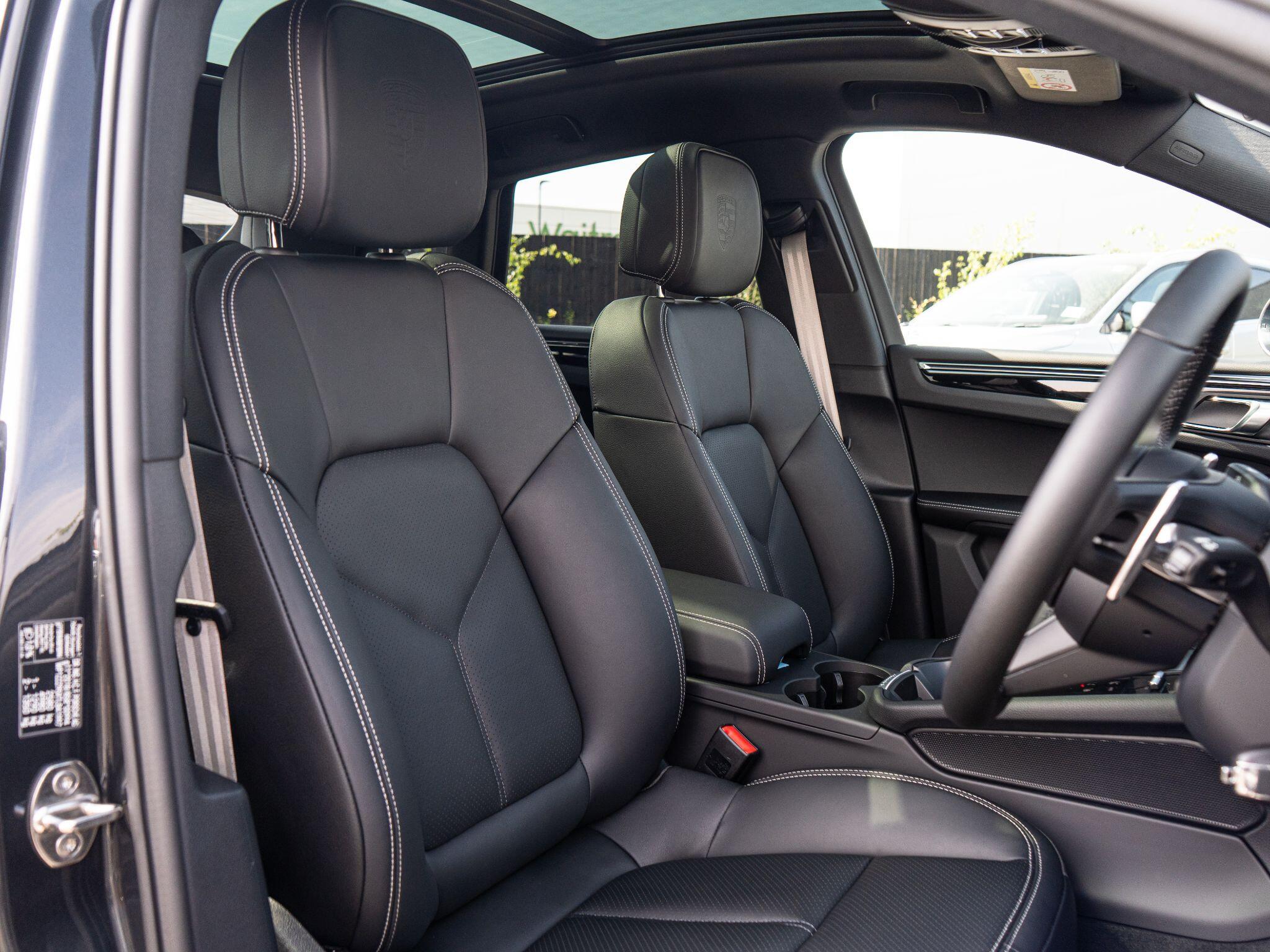 Porsche Macan view 19