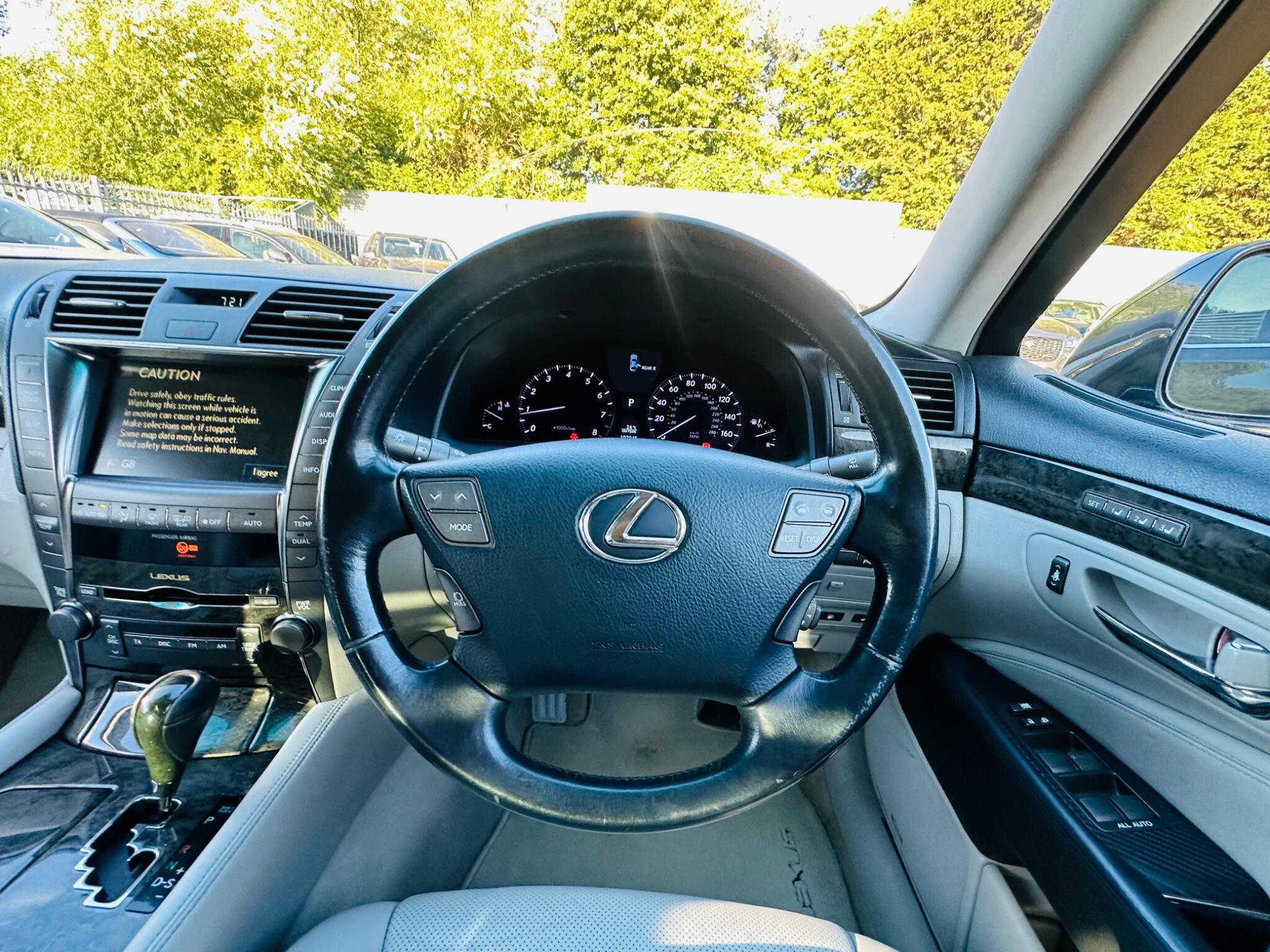 Lexus LS view 28