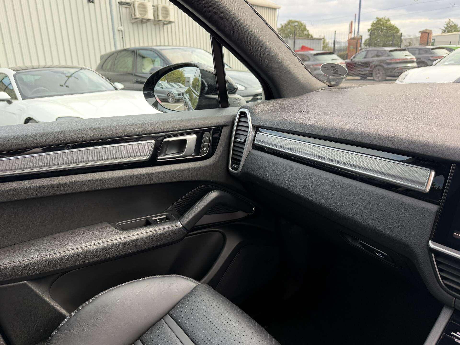 Porsche Cayenne view 32