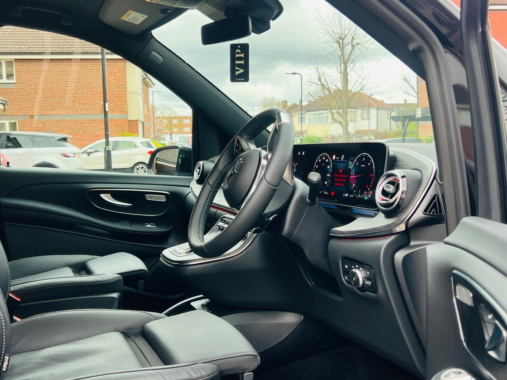 Mercedes-Benz V Class view 33