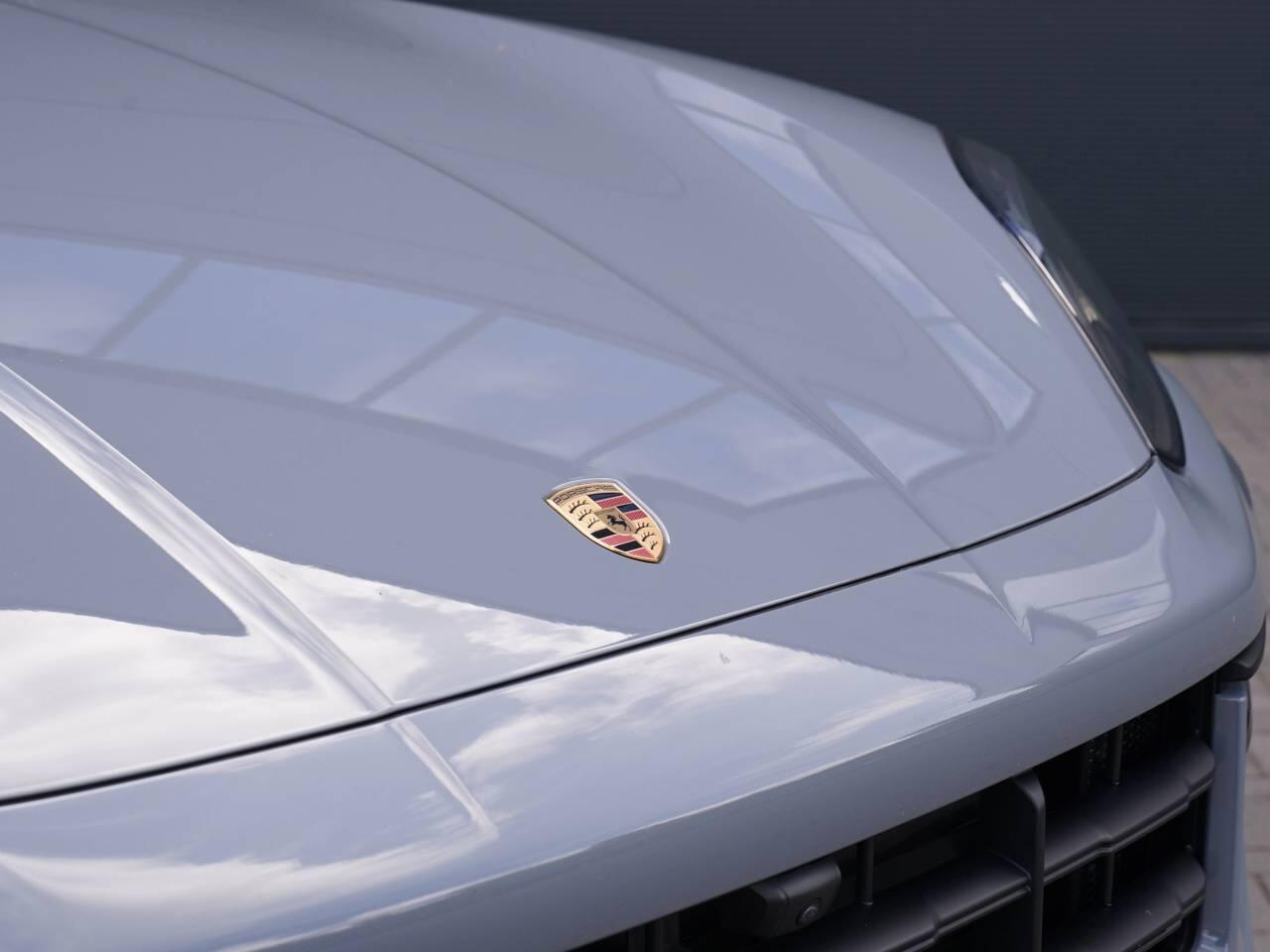 Porsche Cayenne view 49