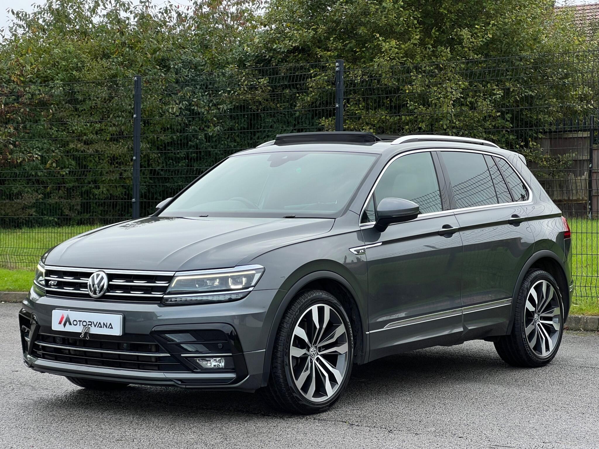 Volkswagen Tiguan view 3