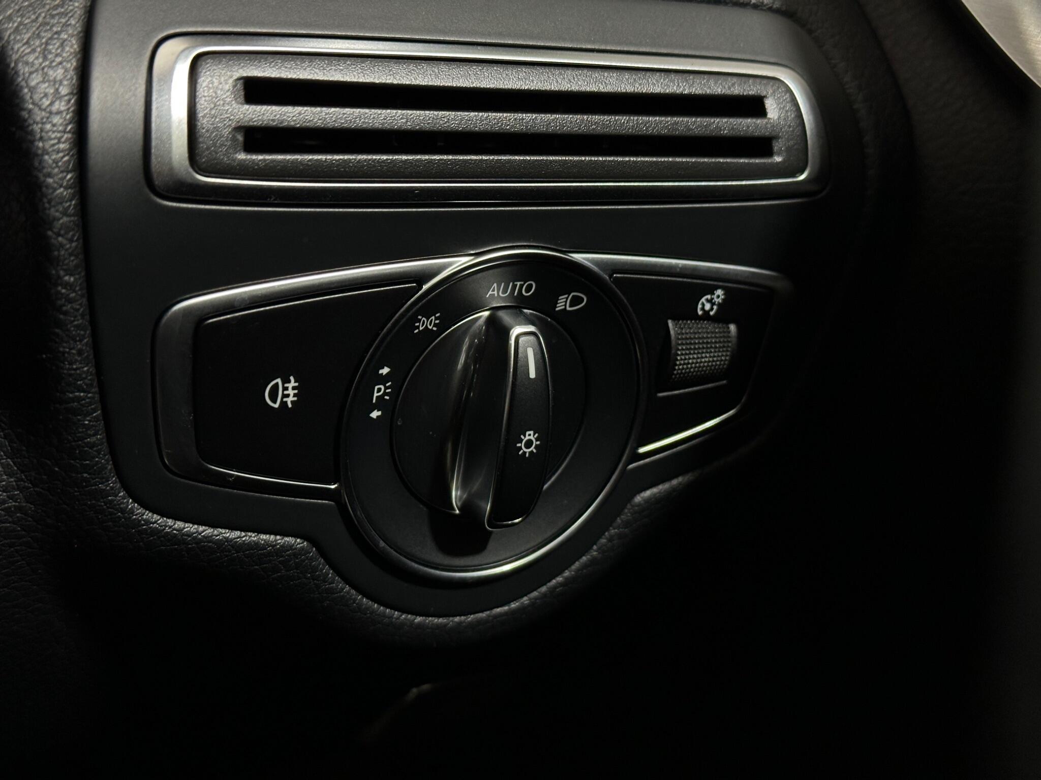 Mercedes-Benz C Class view 18