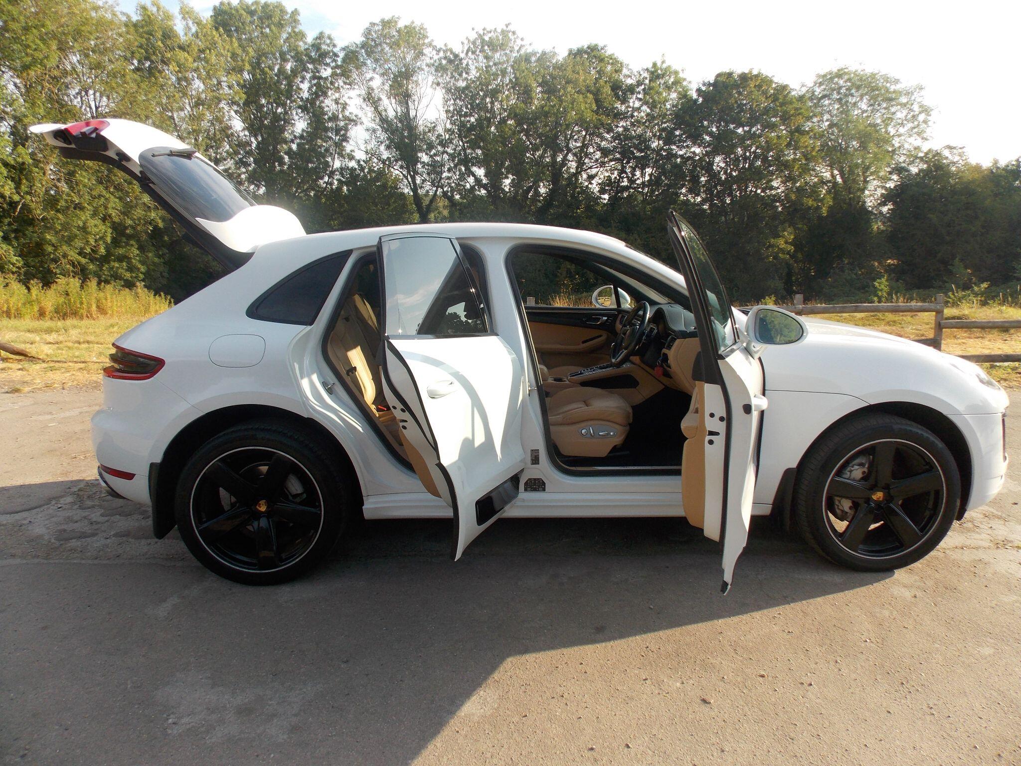 Porsche Macan view 19