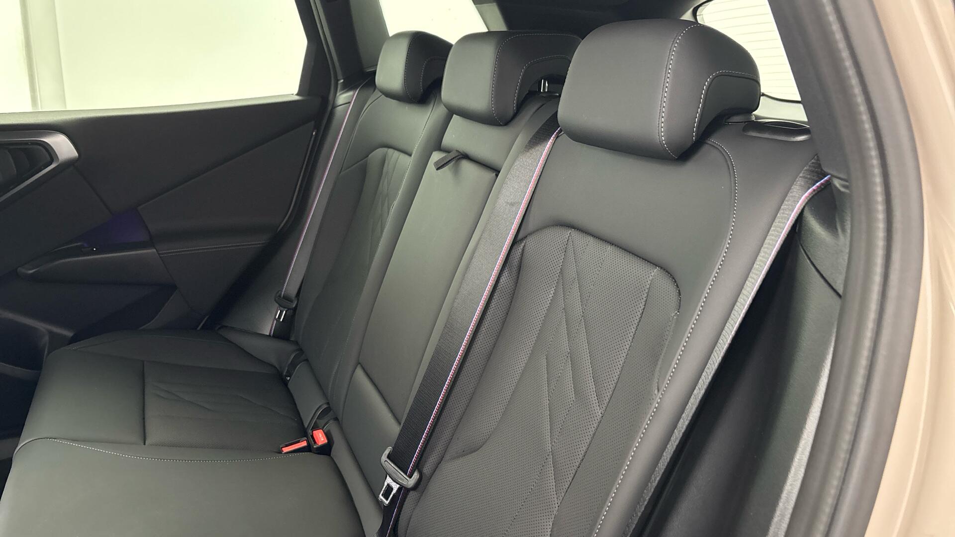 BMW X3 view 12