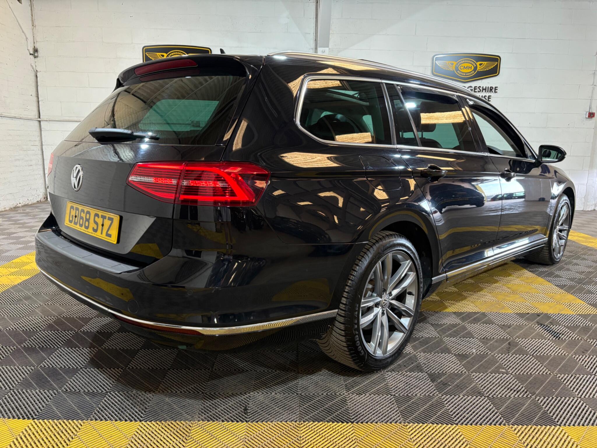 Volkswagen Passat view 4