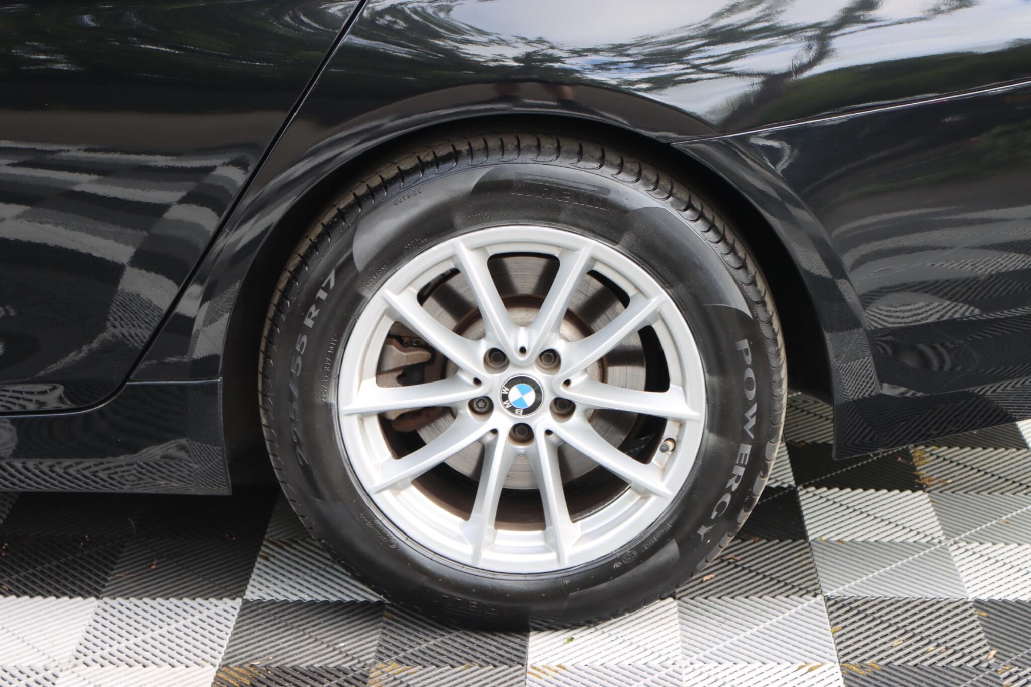 BMW 5 Series view 36