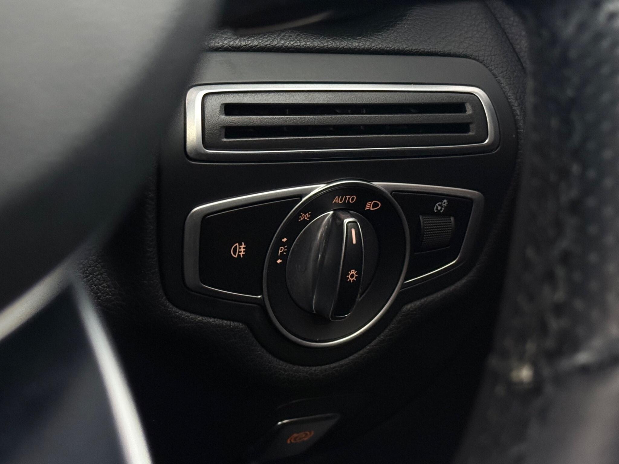 Mercedes-Benz C-Class view 21