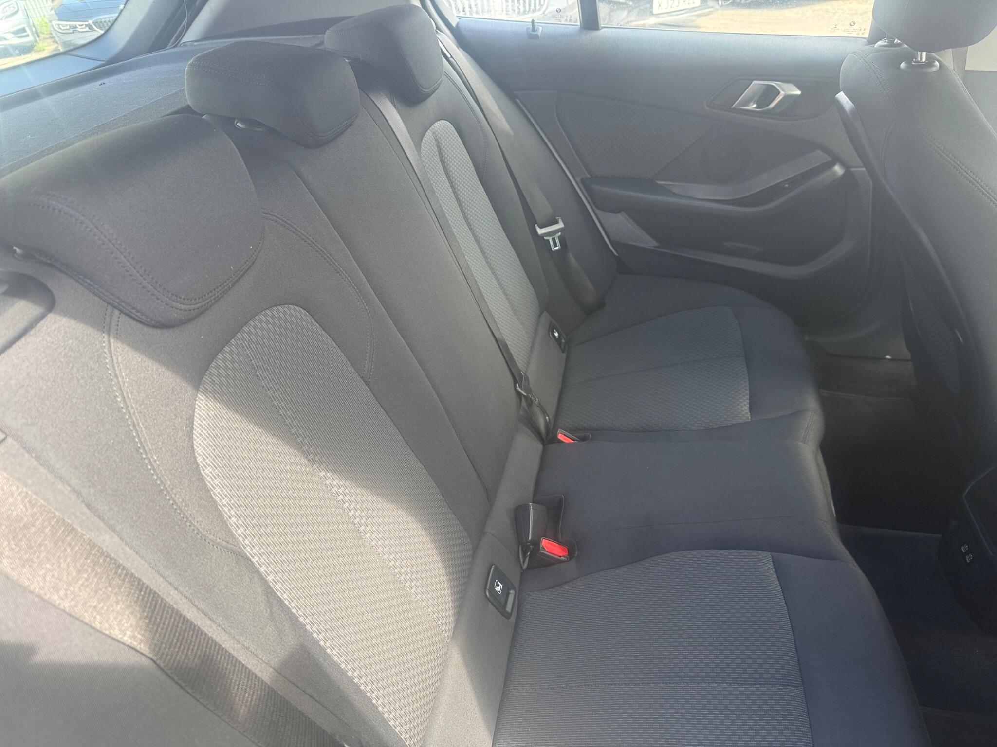 BMW 1 Series view 21