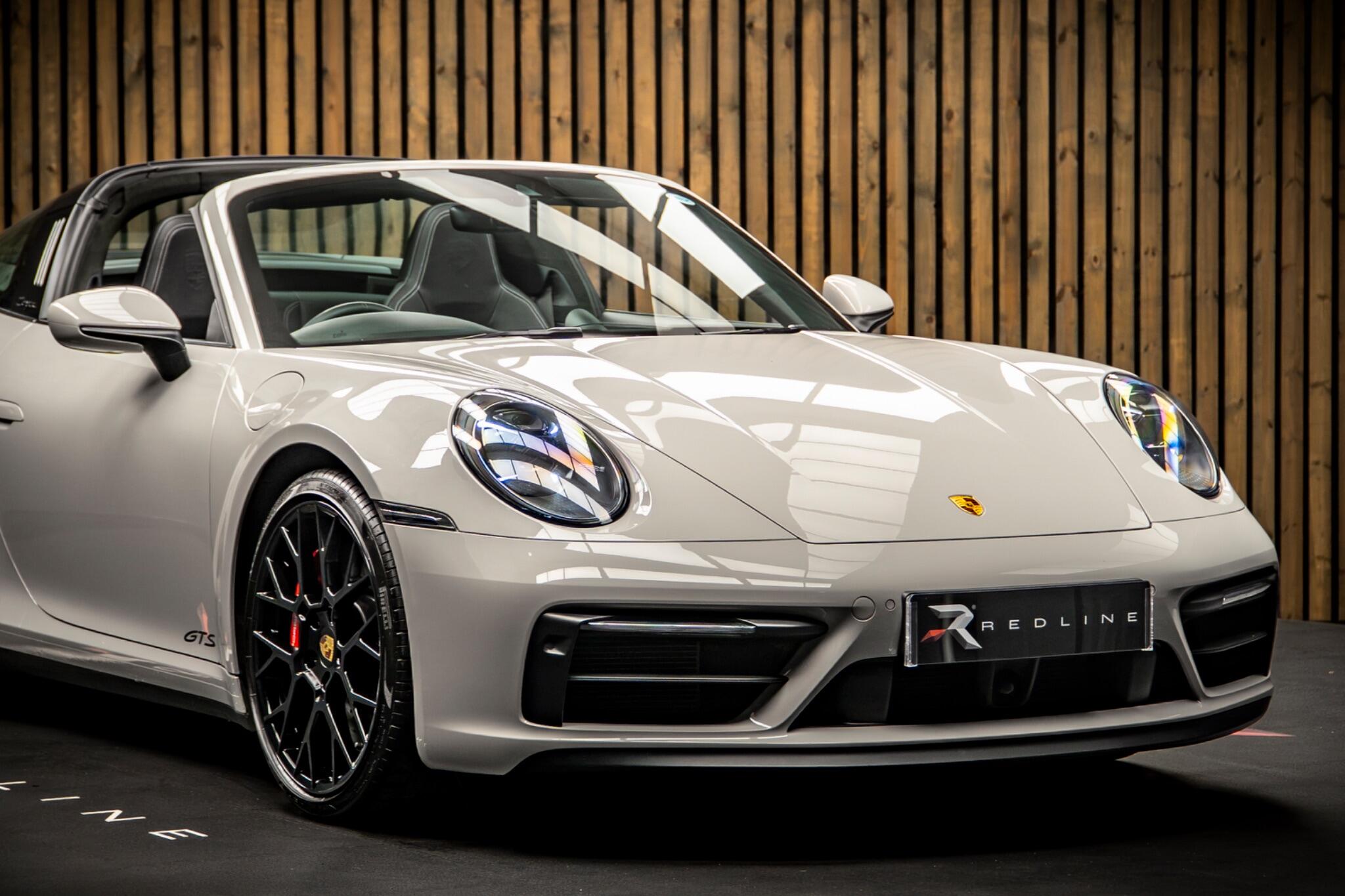 Porsche 911 view 12