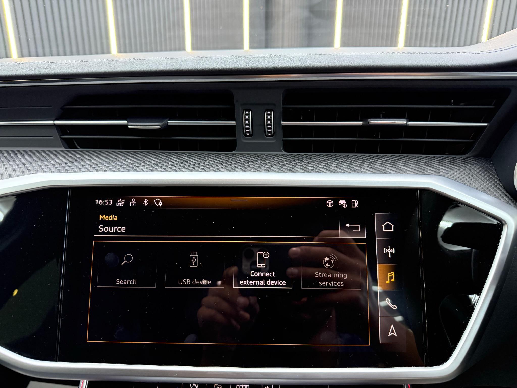 Audi RS6 Avant view 33