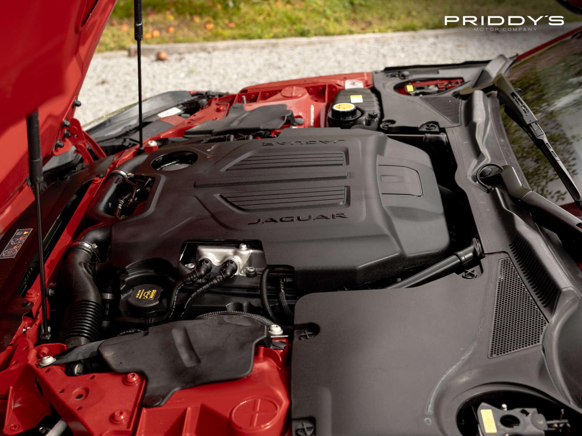 Jaguar F-Type view 40