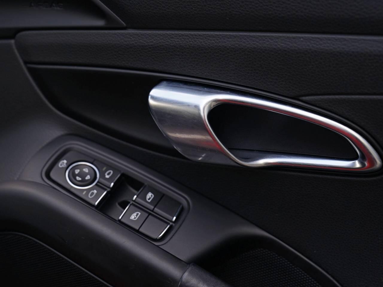 Porsche Cayman view 42