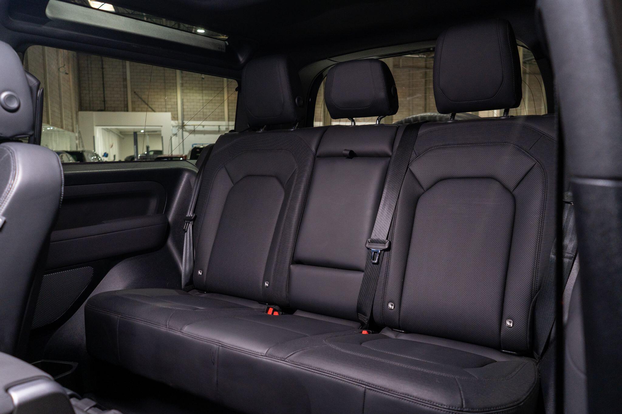 Land Rover Defender view 16