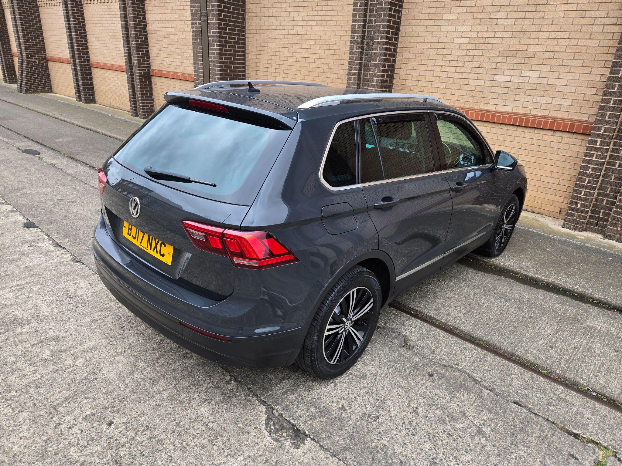 2017 Volkswagen Tiguan 2.0 TDI BlueMotion Tech SE Navigation Euro 6 (s/s) 5dr • 57,000 miles image 21