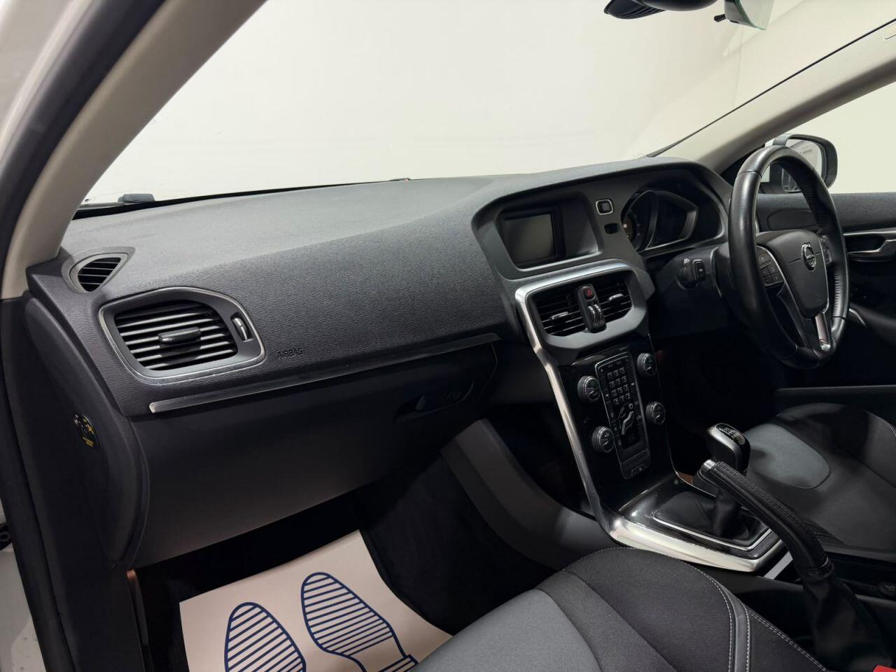 Volvo V40 view 18