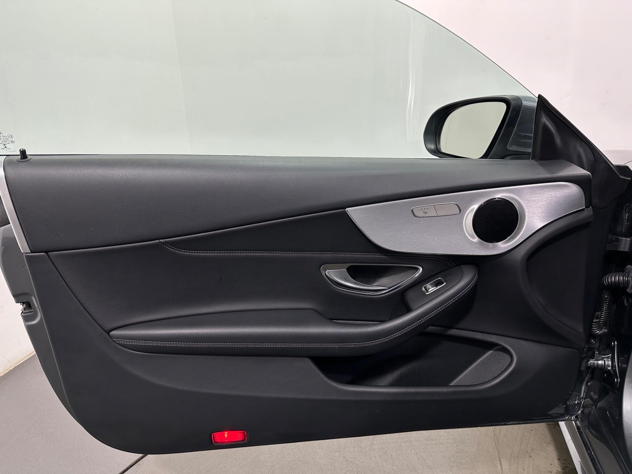 Mercedes-Benz C Class view 38