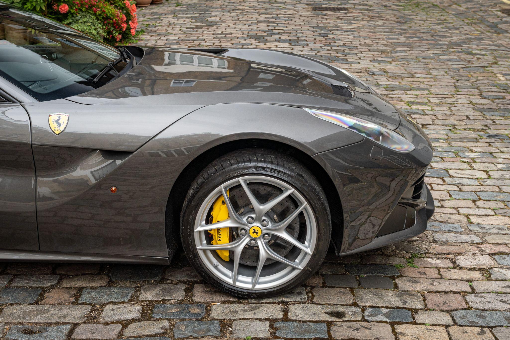 Ferrari F12 view 35