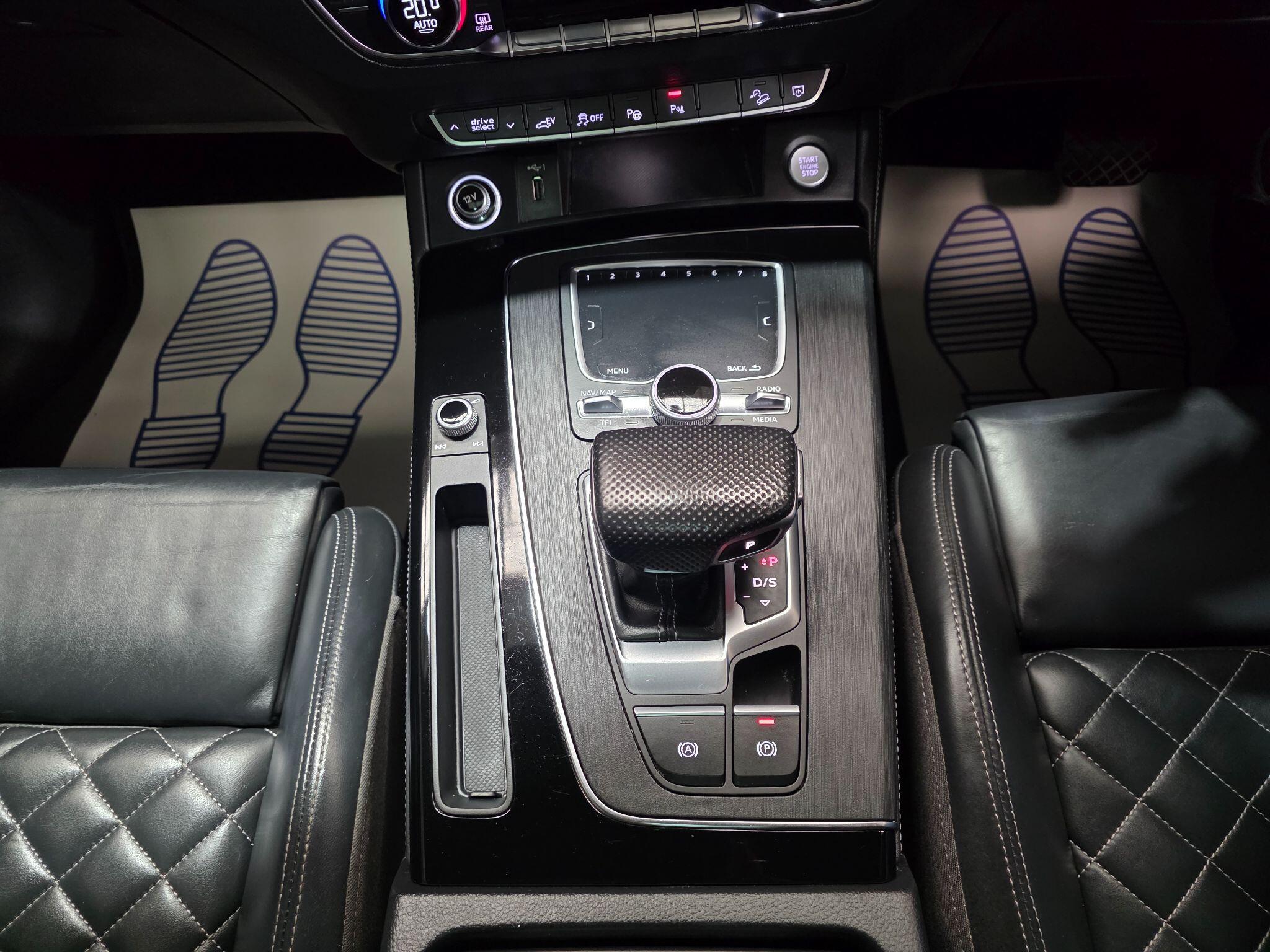 Audi Q5 view 13