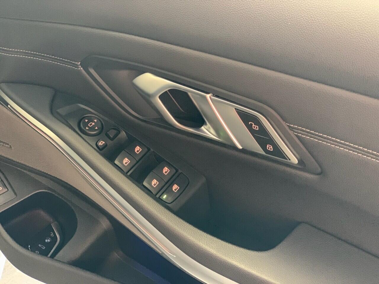 BMW 3 Series view 38
