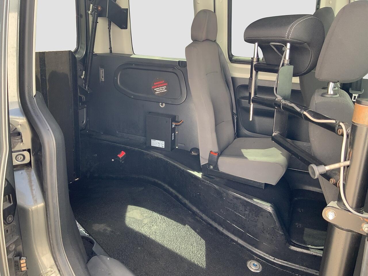 Volkswagen Caddy Life view 14