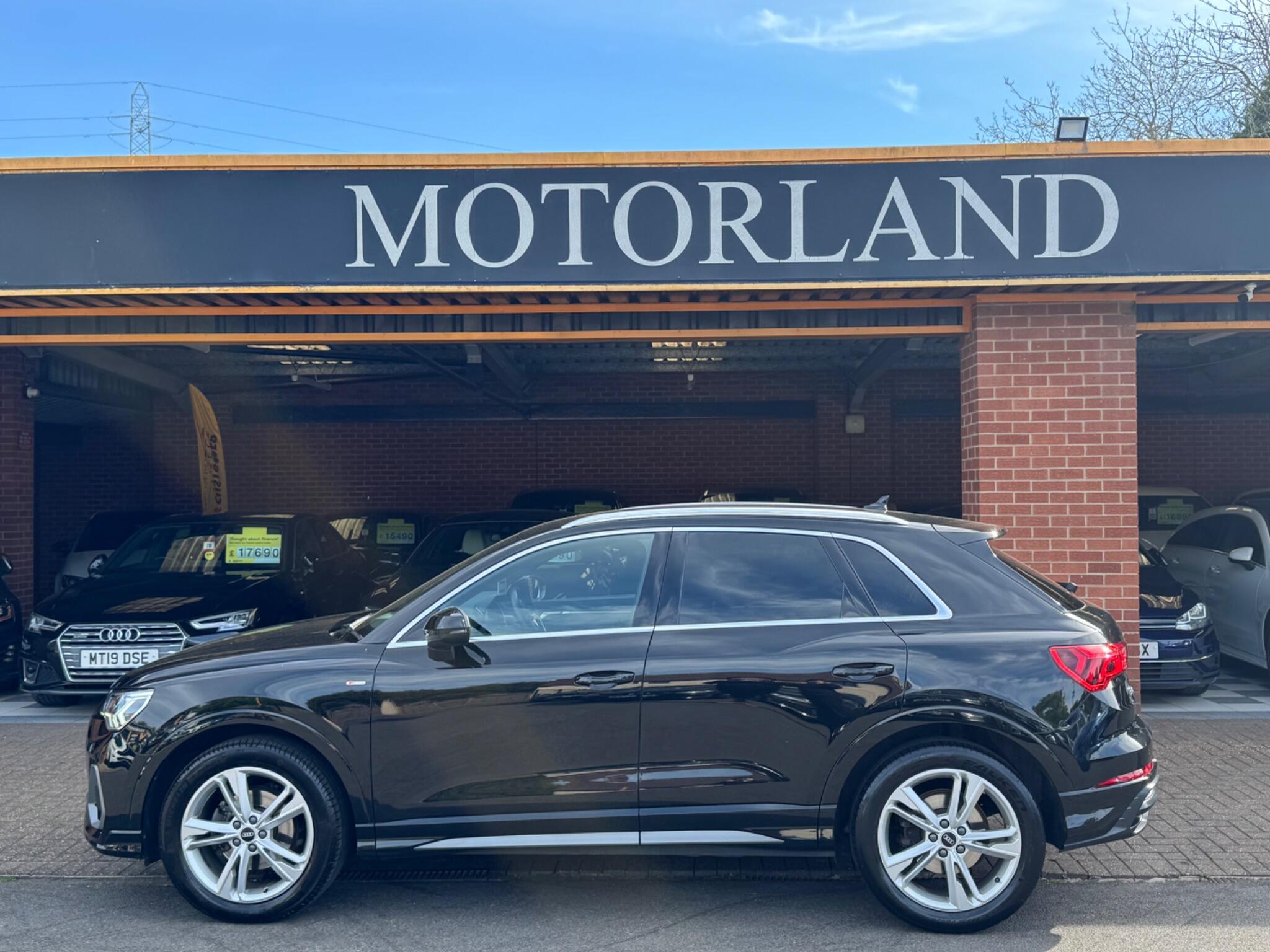 Audi Q3 view 5