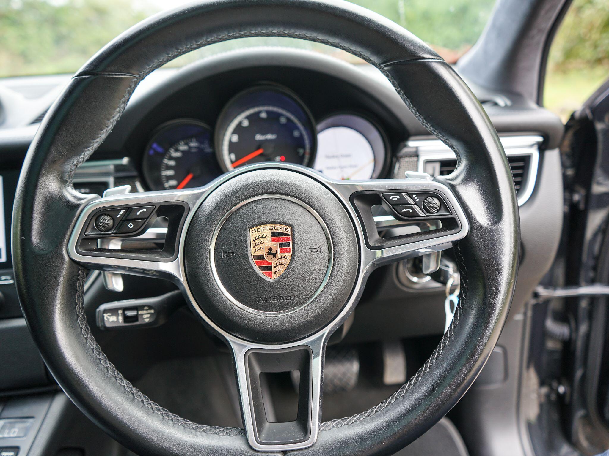 Porsche Macan view 7