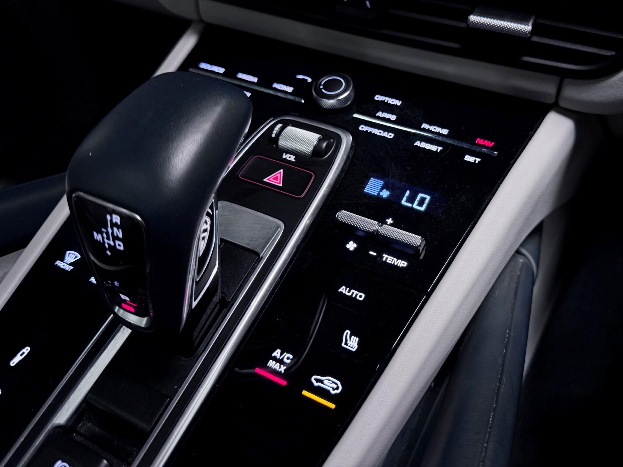 Porsche Cayenne view 34