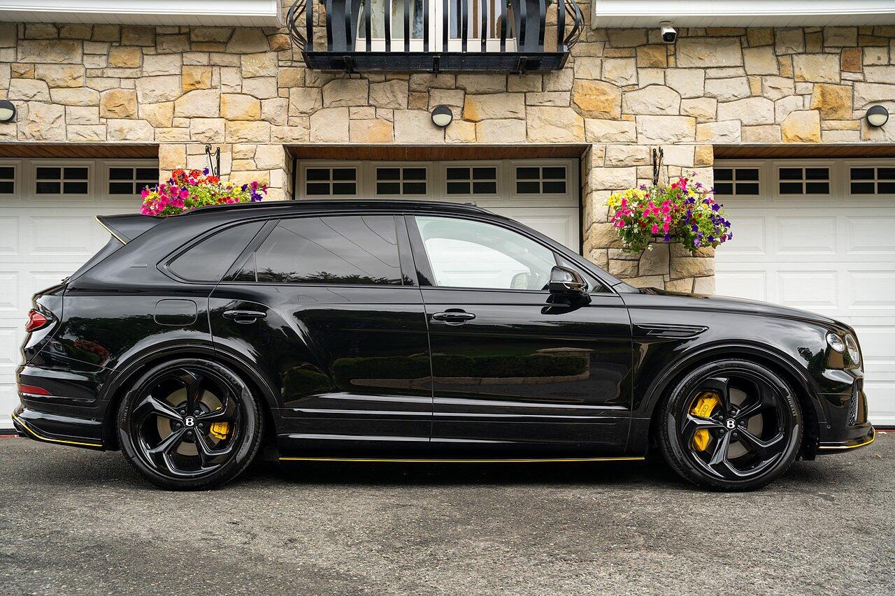 Bentley Bentayga view 3